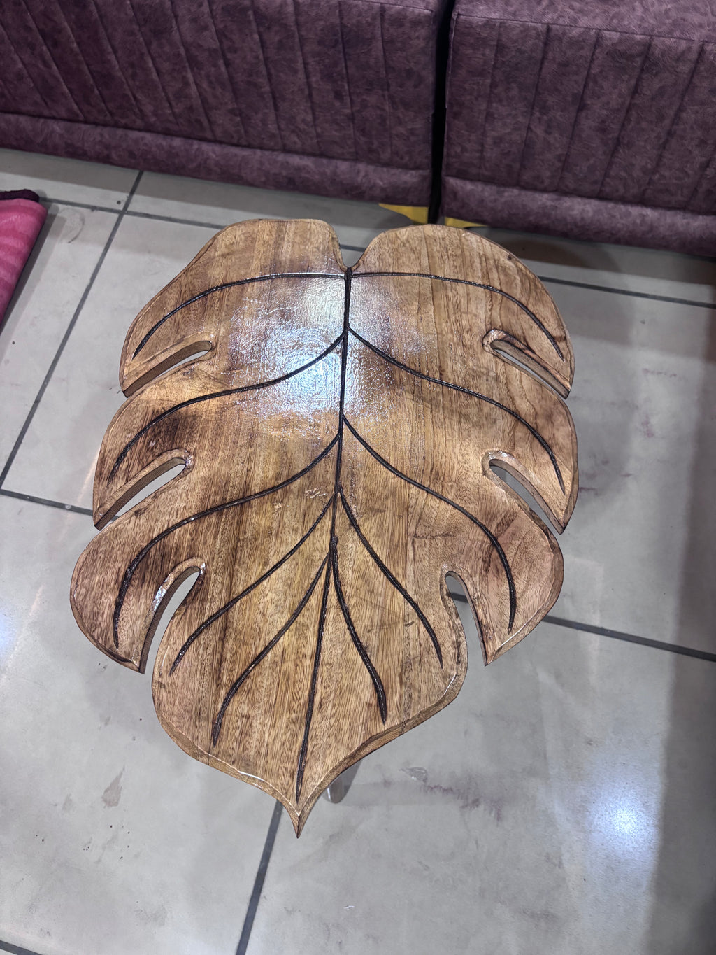 Handcrafted Mango Wood Leaf Coffee Table – Center Table with Foldable Legs