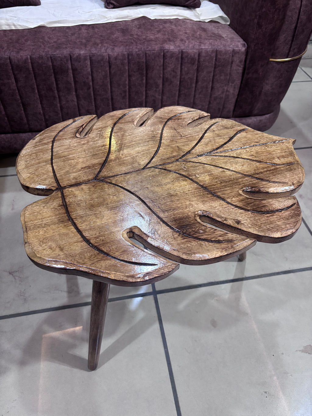 Handcrafted Mango Wood Leaf Coffee Table – Center Table with Foldable Legs