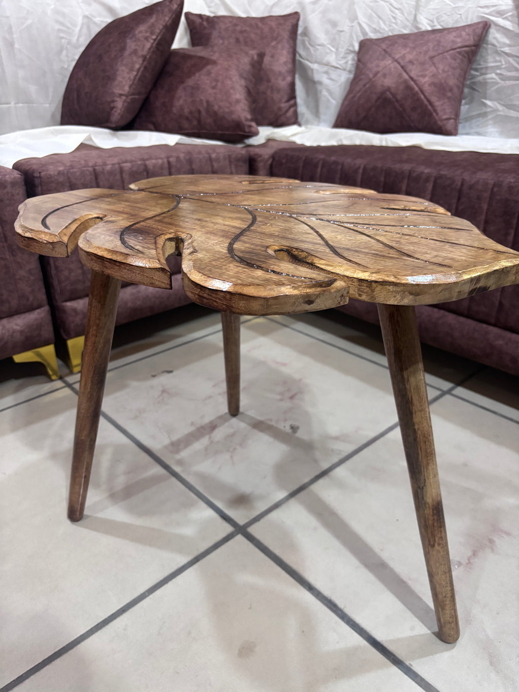 Handcrafted Mango Wood Leaf Coffee Table – Center Table with Foldable Legs